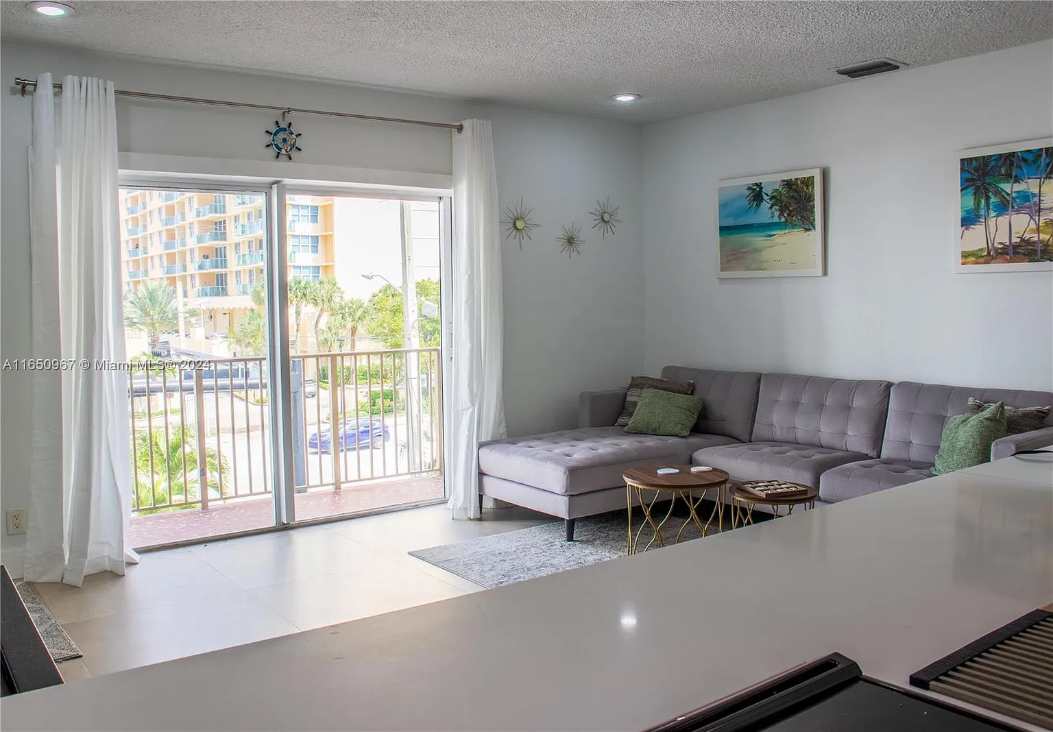 Livingroom and balcony - 2600 S Ocean Dr