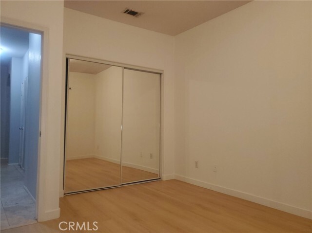 Building Photo - 851 W Kendall St