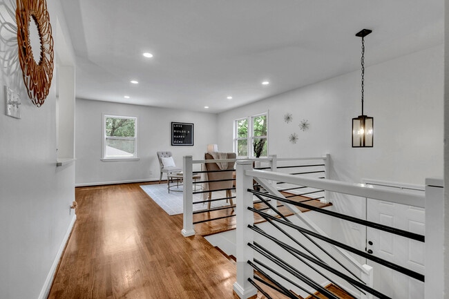 Building Photo - 917 S Forrest Dr