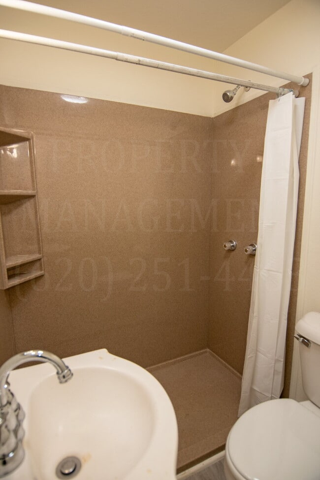 Building Photo - 2 Bedroom 1 Bath