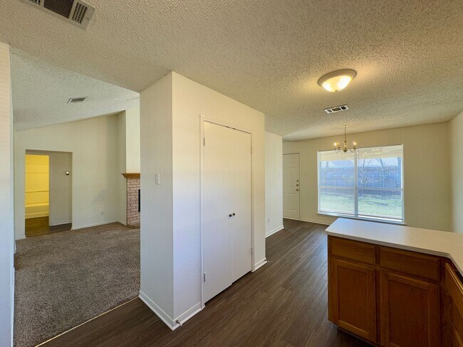 Building Photo - 974 Parkview Cir