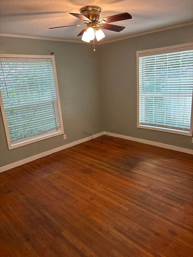Building Photo - Cute 2/2/1 in the heart of Pollard Park area!