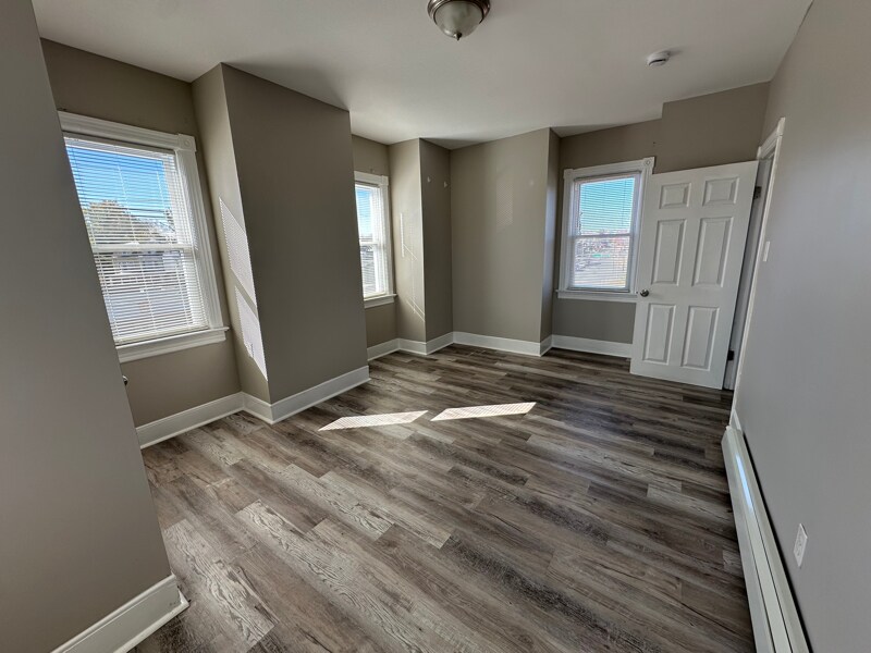 Building Photo - 252 Parkway Ave