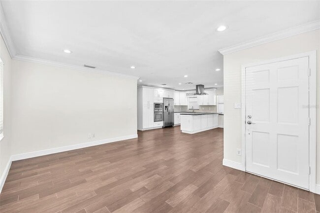 Building Photo - 2912 W Lake Ave