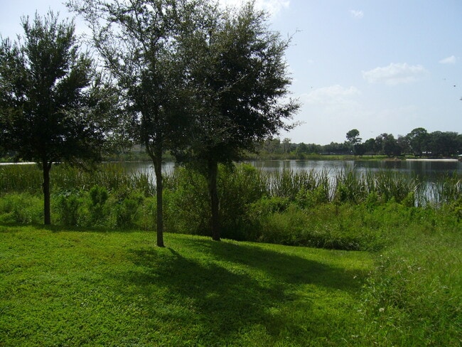 Building Photo - 4 Bedroom/2.5 Bath next to Lake in Winderm...