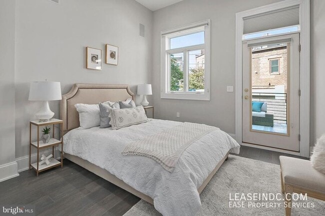 Building Photo - 1330 Vermont Ave NW