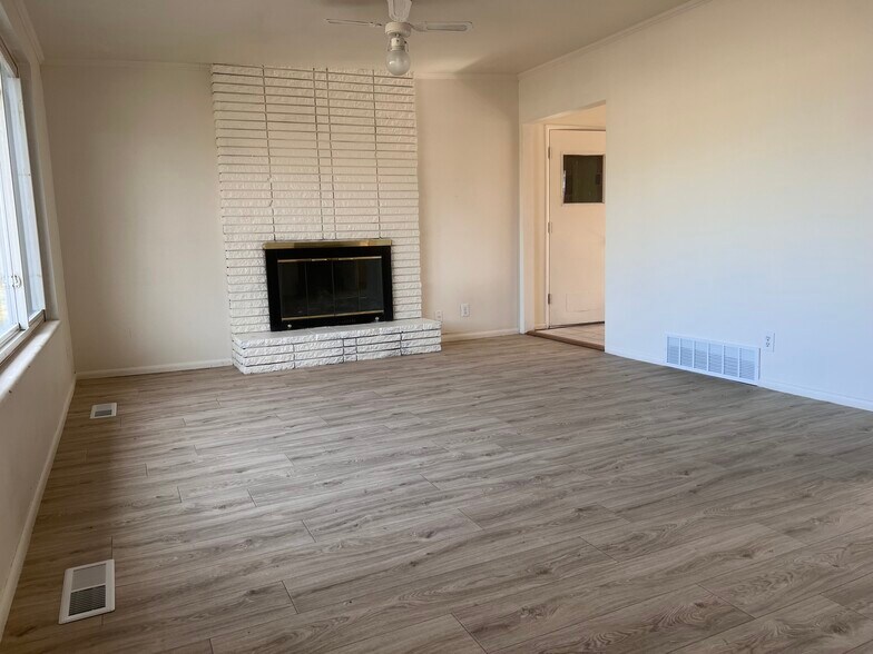 Building Photo - 1344 8125 S