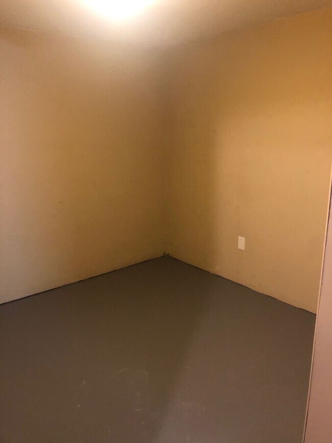 Building Photo - 2 bed garfield