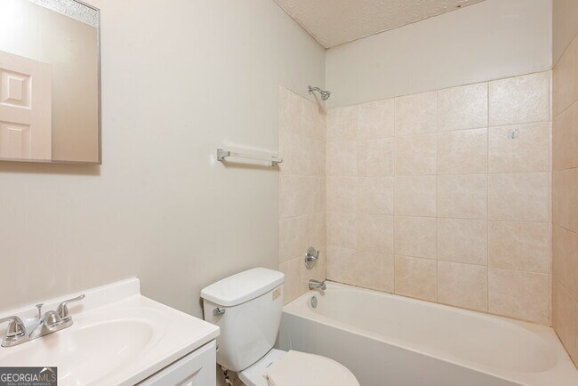 Building Photo - 6052 Creekford Dr