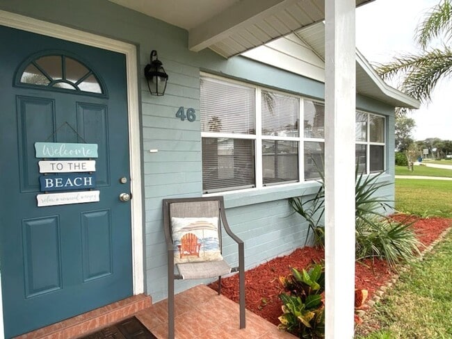 Building Photo - Adorable Beachside Bungalow!