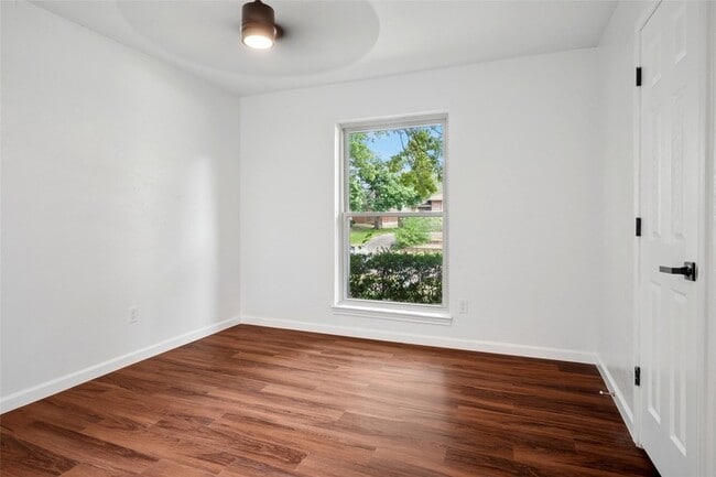 Building Photo - 5502 Coronado Dr