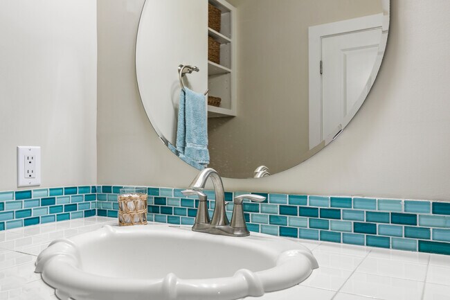 Building Photo - 681 Ocean Palm Way