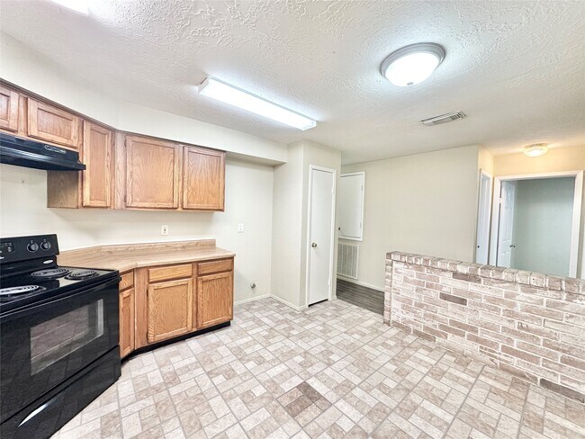 Building Photo - 21706 Nickerton Ln