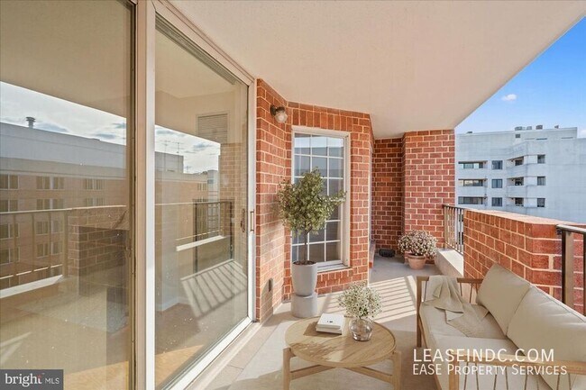 Building Photo - 1230 23rd St NW