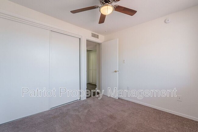 Building Photo - 1609 W Voltaire Ave