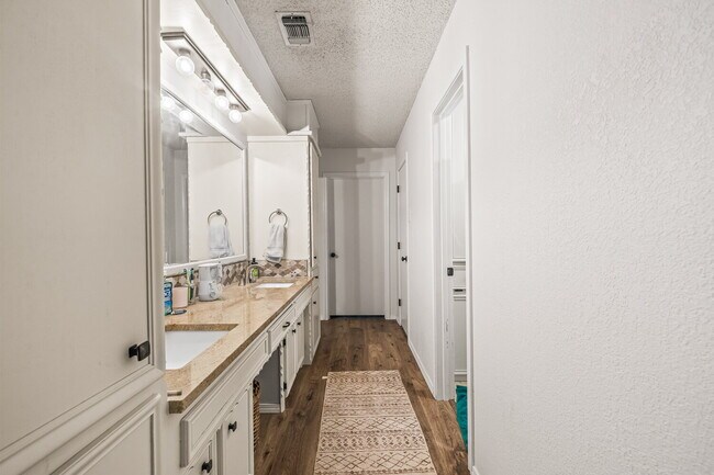 Building Photo - Spacious Home in Southwest Lubbock w/ Office