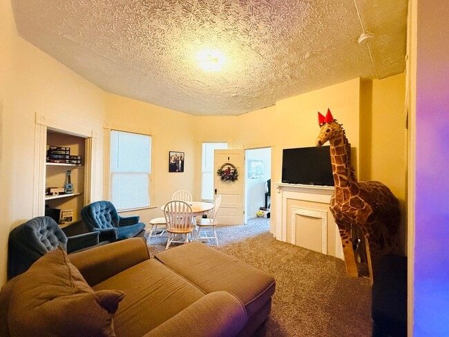 Building Photo - 424 Woodland Ave