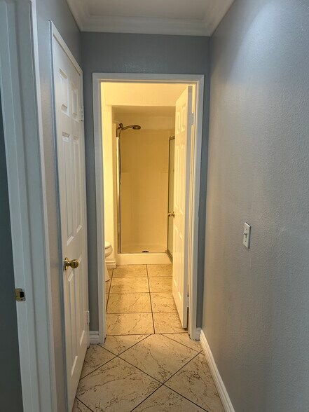 Building Photo - 521 Island Breeze Ln