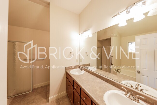 Building Photo - 5460 Virginia Way