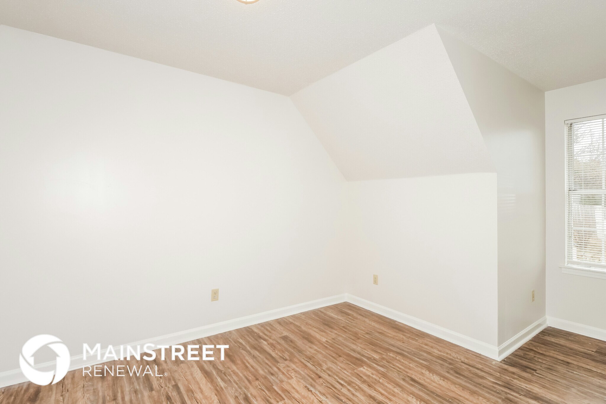 Building Photo - 5530 Oak Branch Cir N