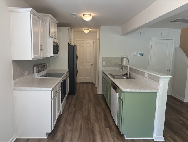 Building Photo - Pristine, Move In ready home in the Berryh...