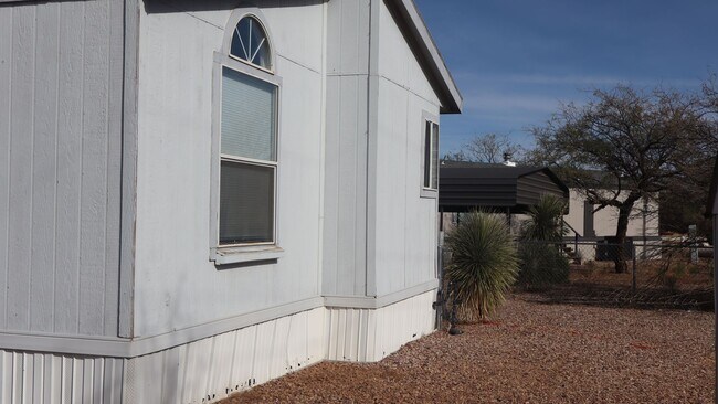 Building Photo - NICE MANUFACTURED HOME!