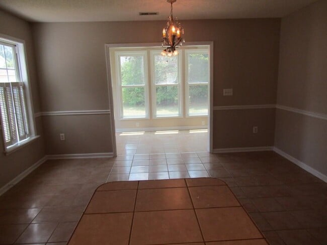 Building Photo - 2208 Seaford Dr