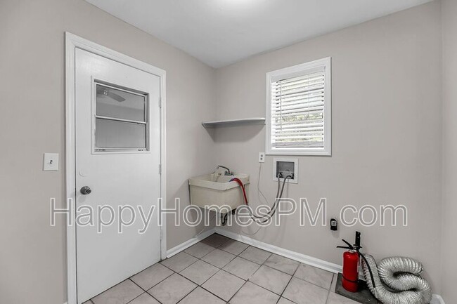 Building Photo - 51 Meander Row