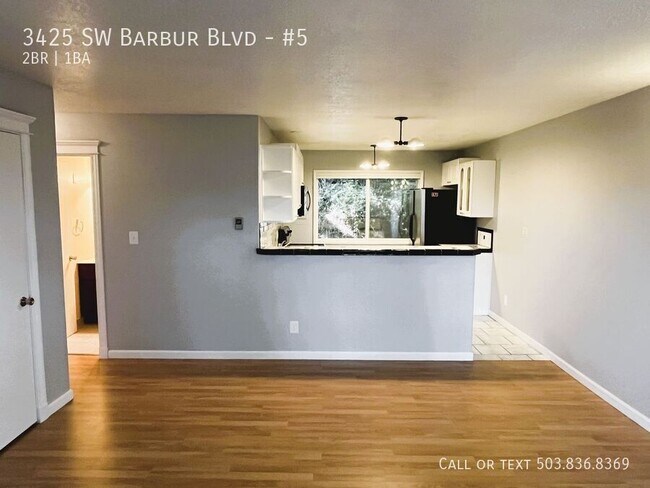 Building Photo - 3425 SW Barbur Blvd