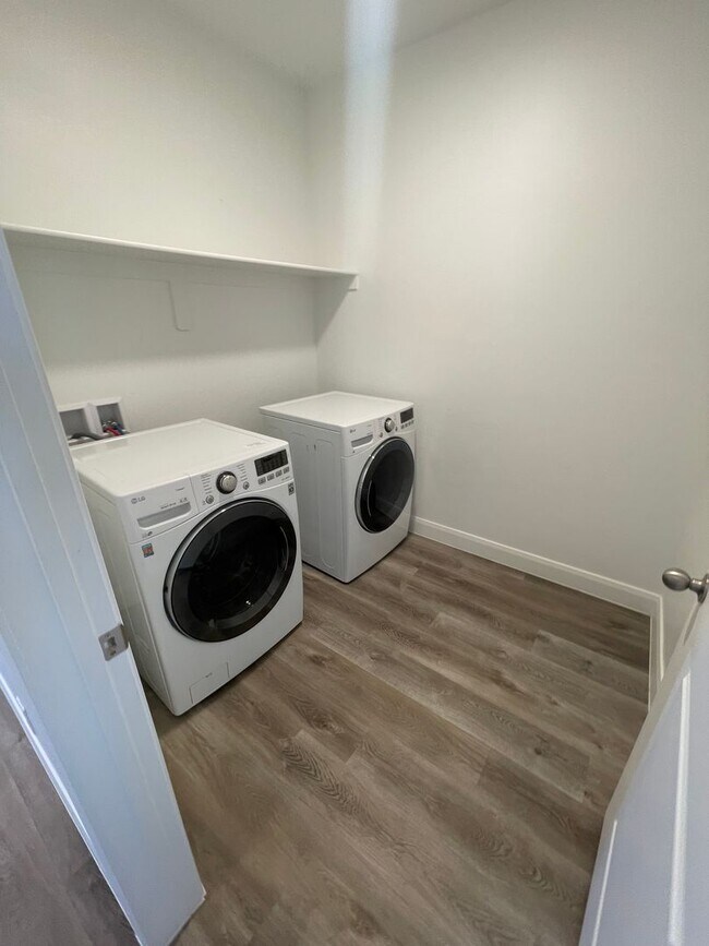 Building Photo - One bedroom one bath - Desert Color