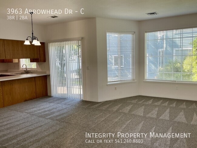 Building Photo - 3963 Arrowhead Dr