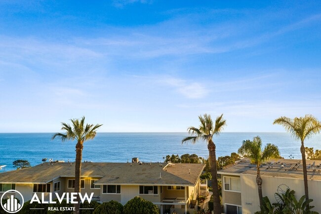 Building Photo - Stunning Ocean Views! 1 Bedroom Condo Avai...