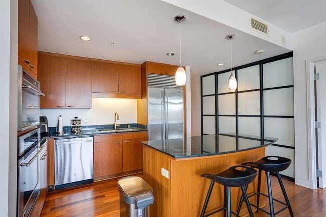 Building Photo - 645 Front St