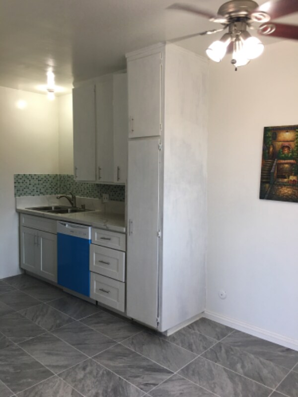 Building Photo - 161 W Ave 28