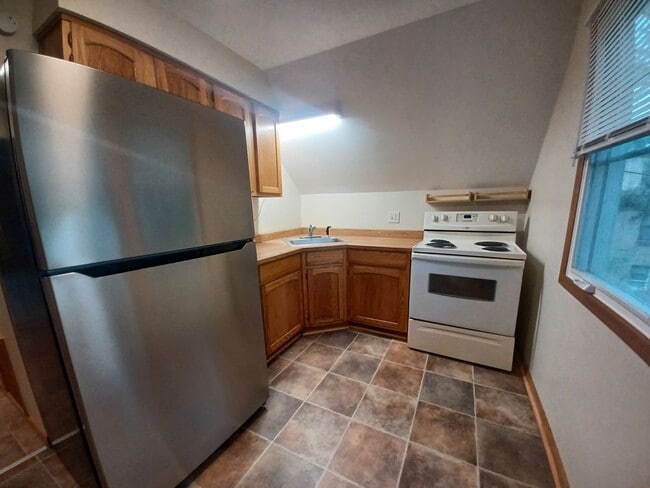 Building Photo - 409 Fairview Ave N