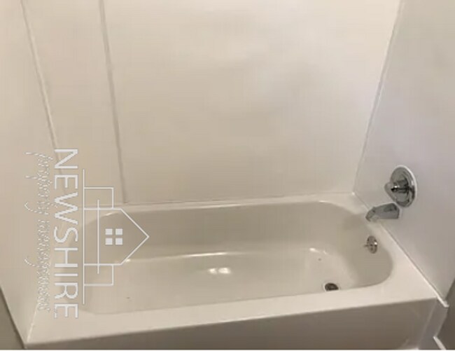 Building Photo - 11 Ridgeway Dr