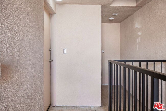 Building Photo - 435 1/2 W Elk Ave