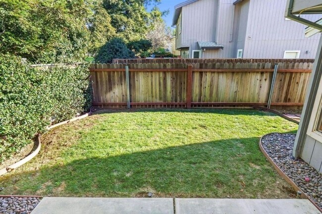 Building Photo - Charming 3-Bedroom, 2.5-Bathroom Home Avai...