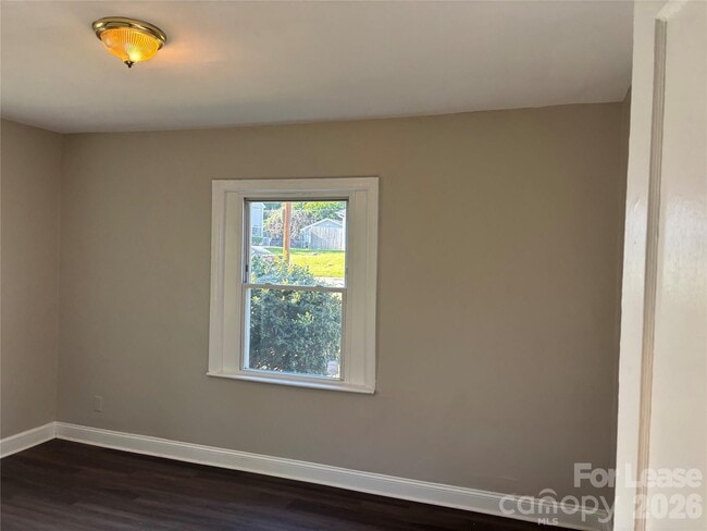 Building Photo - 2565 Brentwood Pl