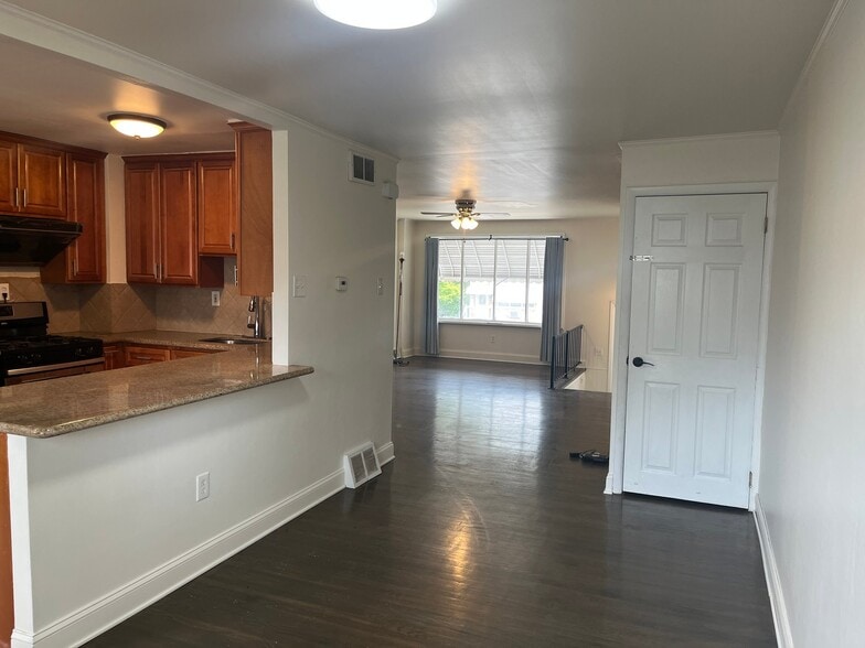 Building Photo - 4227 Greenmount Rd