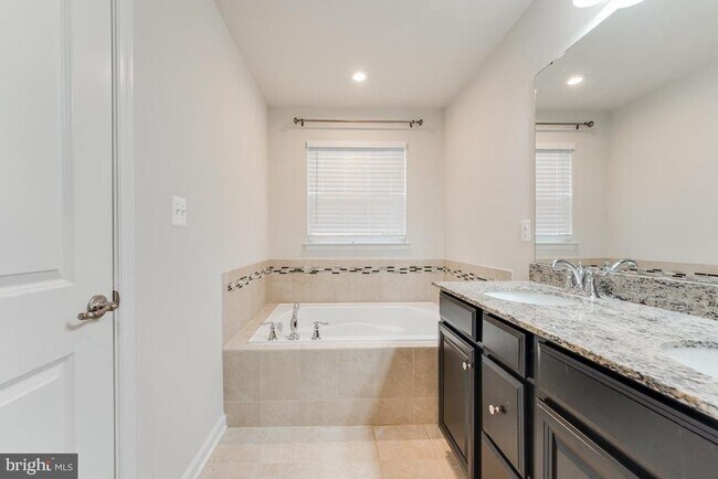 Building Photo - 9907 Cedarmass Cir