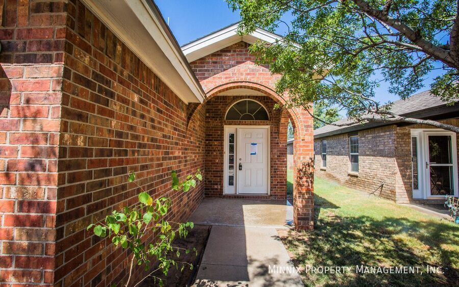 Building Photo - 9910 Weatherford Ave