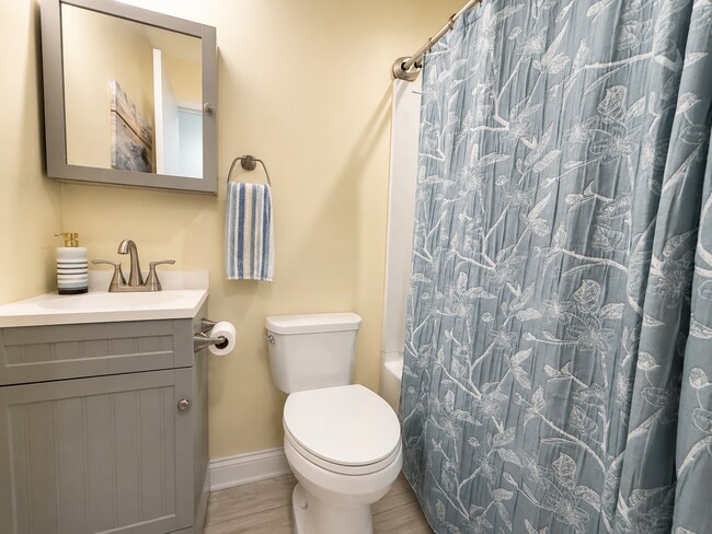 Building Photo - "Charming Furnished (Unfurnished Negotiable) 3-Bed Oasis with Hot tub in Palm Beach Gardens – 2,2...
