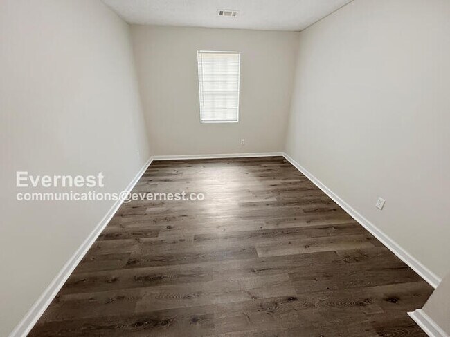 Building Photo - Beautiful 3-Bedroom Home with Garage / Pet...