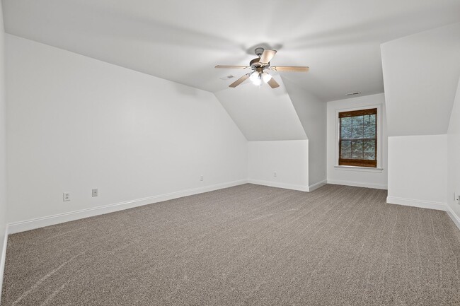 Building Photo - Newly renovated 3-bedroom, 2-bathroom town...