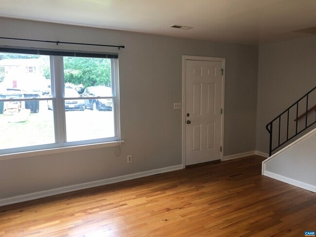 Building Photo - 206 Greentree Park