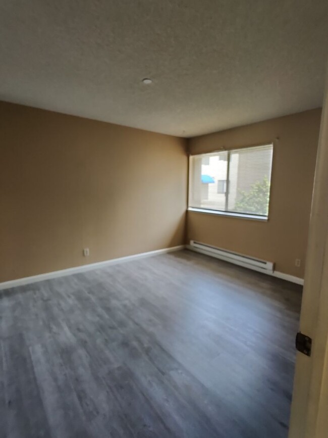 Building Photo - Beautiful  2 beds and 2 baths condon locat...