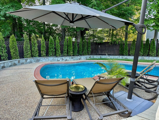 Building Photo - 9101 Peartree Landing