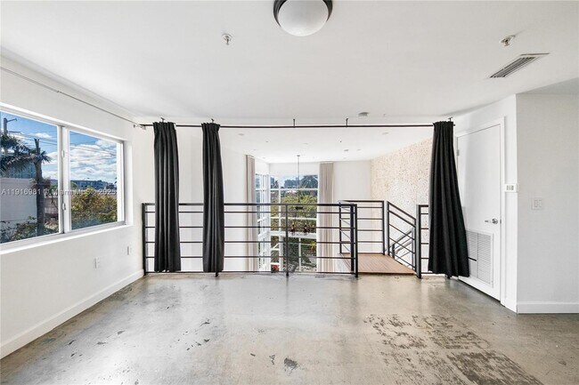 Building Photo - 7700 Collins Ave