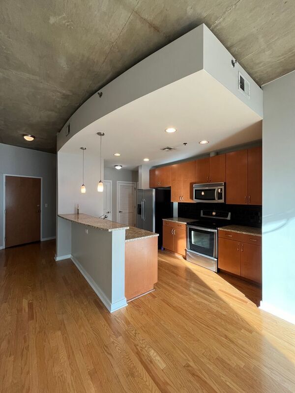 Building Photo - 301 Demonbreun St